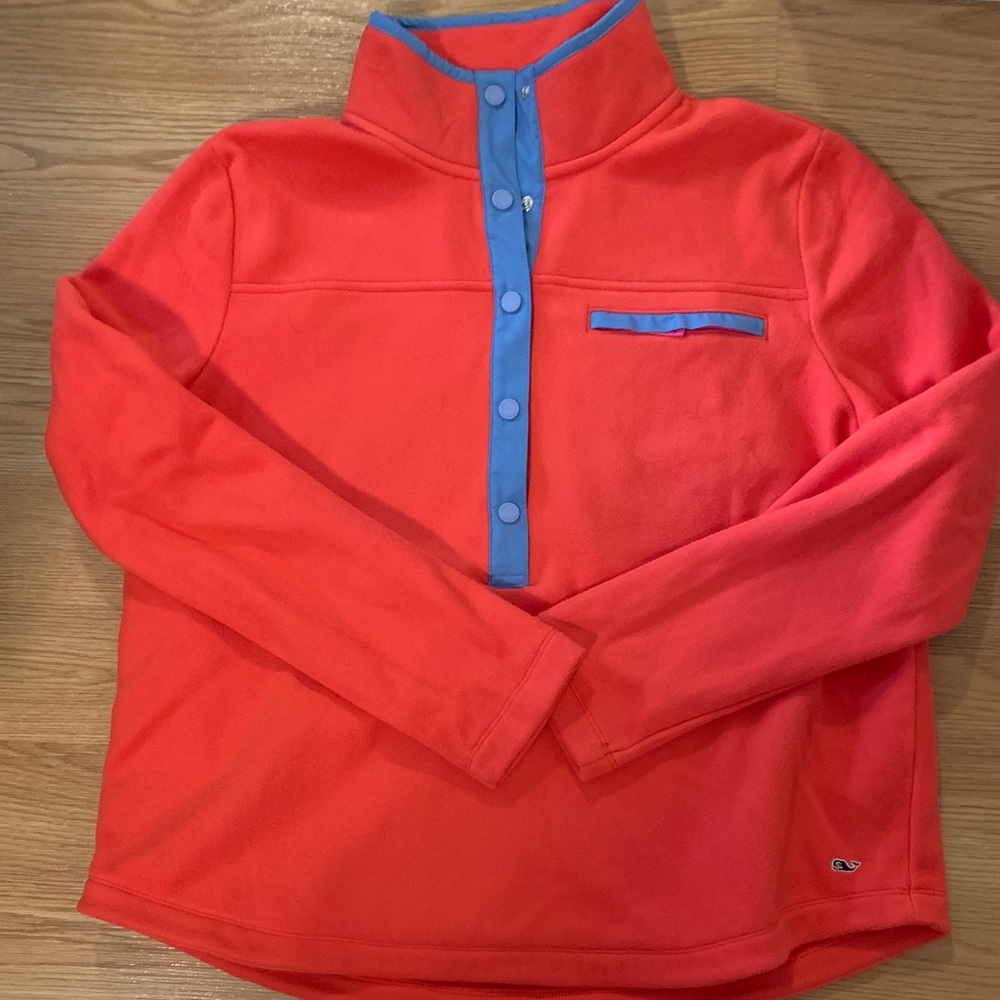 Vineyard vines women’s pull overwith Blue Accents